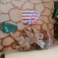 تعدادی وسایل ارایشگری|آرایشگاه و سالن‌های زیبایی|کوهمره, |دیوار