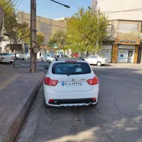 کوییک R سفید مشکی ، بی رنگ