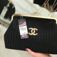 مقداری وسایل زنانه پیدا کردم