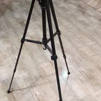 سه پایه دوربین