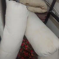 چهار عدد بالش دوتا پر دوتا کاموا قیمت همه ۱ تومن