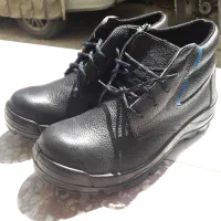 کفش کار کاملا نو سایز ۴۲