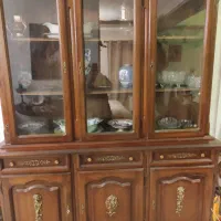 یک عدد بوفه چوبی بسیار زیبا چوب گردو قدمت 90 سال