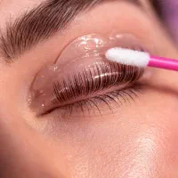 اموزش لیفت مژه و ابرو در جشنواره
