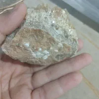 سنگ کوچک کلسیت|کلکسیون اشیاء عتیقه|خرم‌آباد, |دیوار