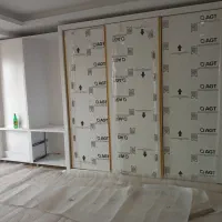 طراحی و ساخت کابینت کمد جاکفشی نصب دربهای چوبی