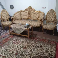 مبل سلطنتی ۹ نفره و میز وسط