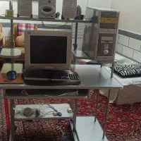 کامپیوتر و میز کامپیوتر