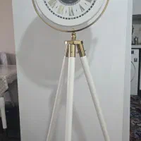 ساعت سفید سه پایه شیک و نو