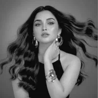 نقاشی حرفه ای سیاه قلم با ۱۱ سال تجربه (مینادانا)