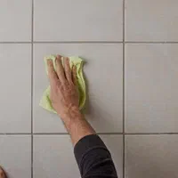 بندکشی سفید کننده کف توالت و حمام|خدمات پیشه و مهارت|رشت, یخسازی|دیوار