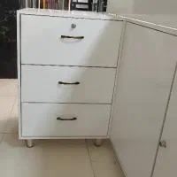 ویترین شیشهای فروشگاهی تمیز دارای کمد وکشو قفلدار|فروشگاه و مغازه|اصفهان, شیخ اشراق|دیوار