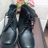 پوتین سربازی|کیف، کفش، کمربند|قم, باغ کرباسی|دیوار