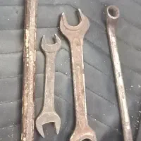 تعدادی آچار اصل وقلم بزرگ