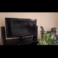 تلوزیون    دستگاه دیجیتال   میز