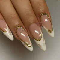 نیازمند مدل کاشت ناخن