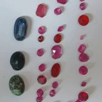 سنگ یاقوت یشم سبز گوهر شب چراغ و فسیل صدف