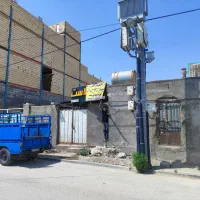 زمین به متراژ ۵۰۰ متر ، همراه ۱۰۰ بنا ،برق سه فاز