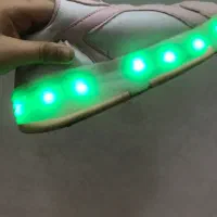 کفش اسکیتی چراغدار|دوچرخه، اسکیت، اسکوتر|پرند, فاز ۶|دیوار