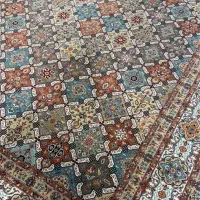 فرش کارکرده ۷۰۰شانه طرح خشتی ۹متری ۲تخته