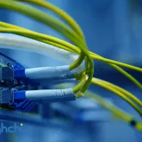 تعدادی نیروی کار آقا جهت اجرای پروژه فیبر نوری