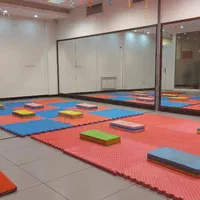 اجاره سالن ورزشی ایروبیک و یوگا|اجارهٔ کوتاه‌مدت دفتر کار و فضای آموزشی|تهران, حسین‌آباد|دیوار