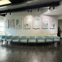 نیروی پذیرش خانم و مرکز تماس در کلینیک زیبایی