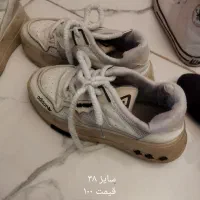 کفش|کیف، کفش، کمربند|بومهن, |دیوار