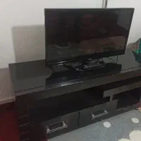 تلویزیون به همراه میز نو
