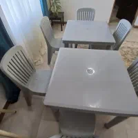 دو عدد میز و ۶ عدد صندلی پلاستیکی