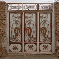 فروش در حیاط