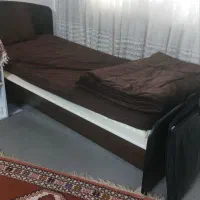 یک عدد تخت یک نفره سالم با تشک