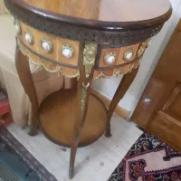 میز کنار سالنی ایتالیایی کاملا سالم