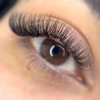 خدمات تخصصی اکستنشن مژه ولیفت و لمینت مژو وابرو