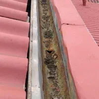 تعویض وتعمیر ناودانی و شیروانی ،سقف