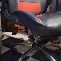 صندلی چرخدار اداری در حد نو