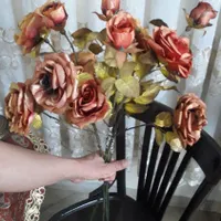 دو تا دسته گل بزرگ همش ۳۰۰ تومن