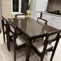 سرویس غذاخوری با یک صندلی اضافه