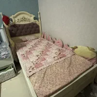 سرویس خواب نوجوان. تخت خواب، میز آرایش. تشک تخت