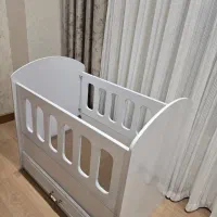 تخت نوزاد کنار تخت مادر