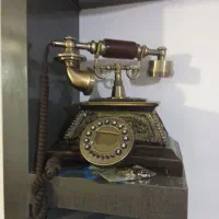 سلام دوستان یک تلفن رو میزی تمیز