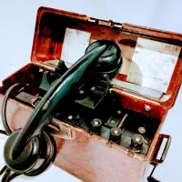 تلفن صحرائی جنگی قدیمی