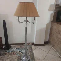 آباژور ایستاده