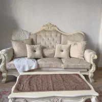 ست مبل کلاسیک و میز ناهارخوری