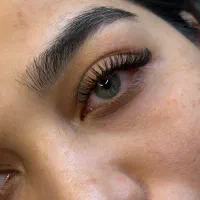 نیازمند مدل برای اکستنشن مژه