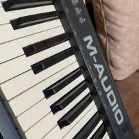 میدی کنترلر ۶۱کلاویه