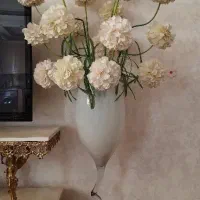 گل و گلدان سفید