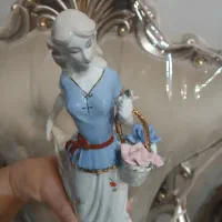 مجسمه چینی دختر سبد به دست