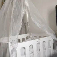 تخت کنار مادر