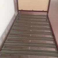 تخت فلزی